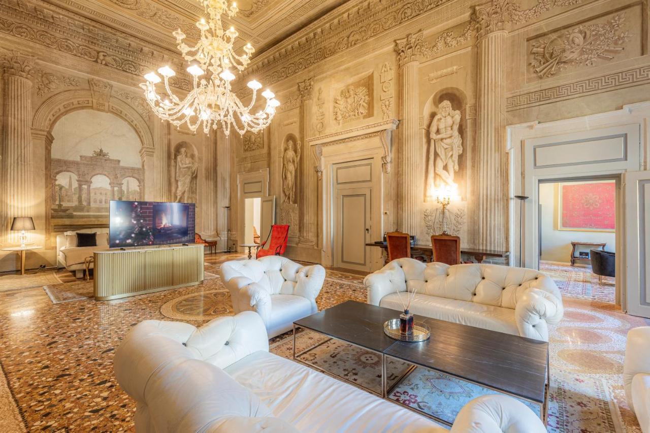 Corte Realdi - Palazzo Camozzini Verona Luaran gambar