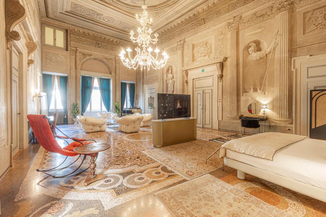 Corte Realdi - Palazzo Camozzini Verona Luaran gambar