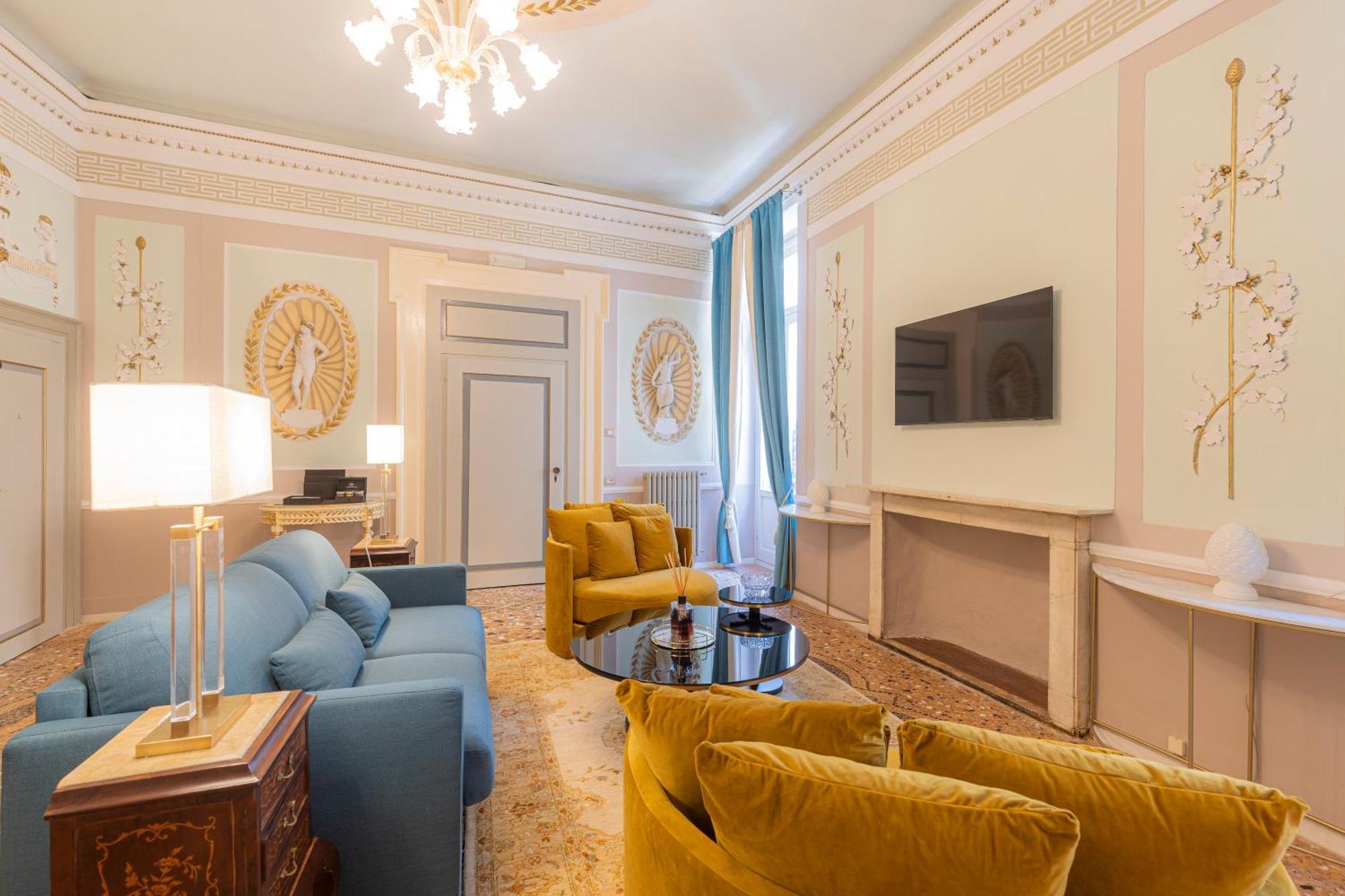 Corte Realdi - Palazzo Camozzini Verona Bilik gambar